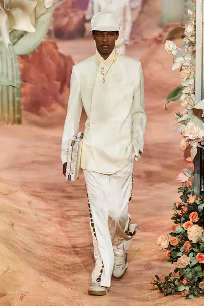Look 49
